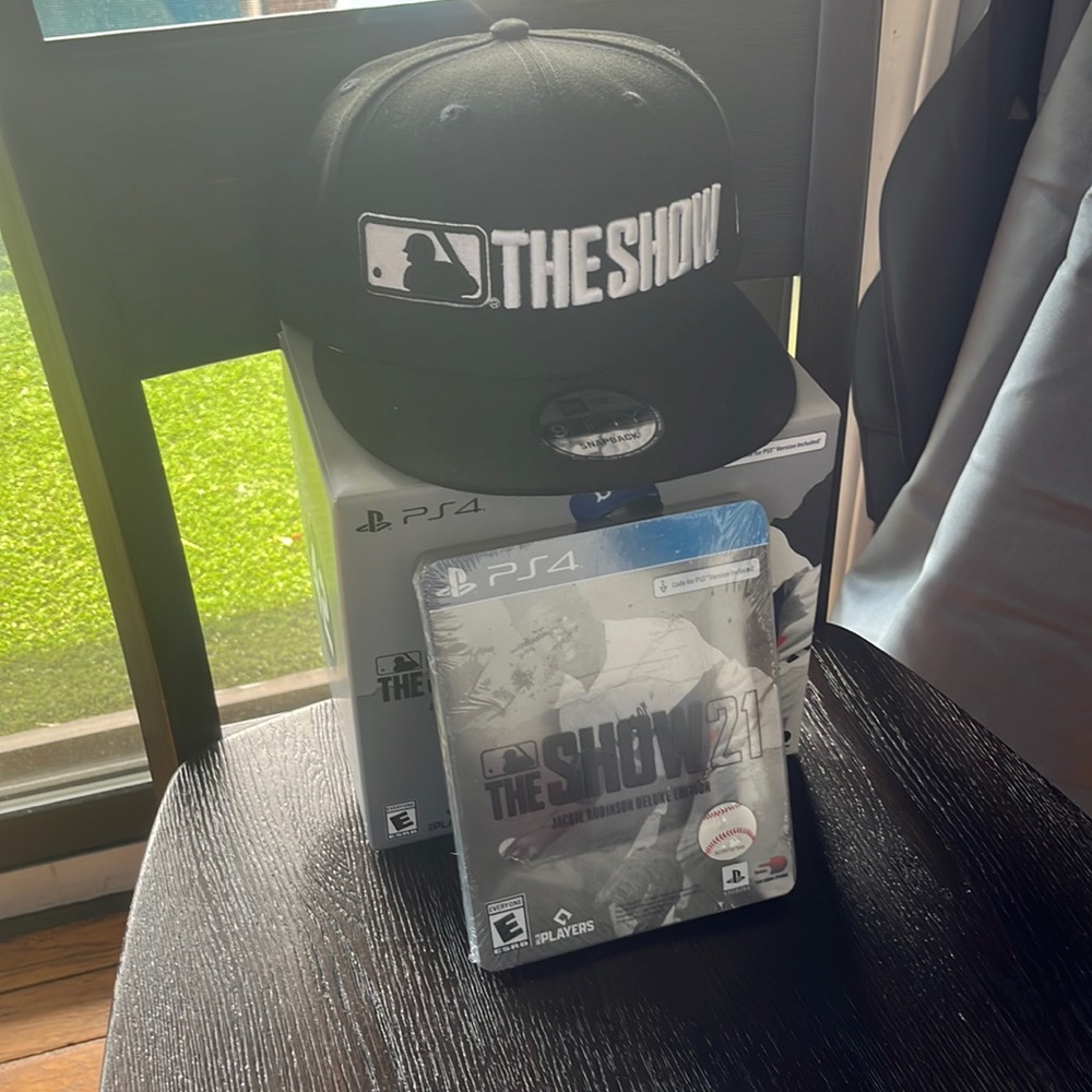 Mlb the show + SnapBack hat